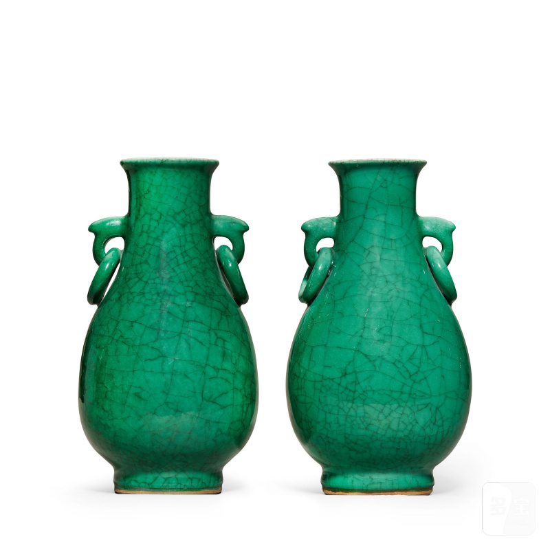 清晚期 蘋果綠釉瓶一對 | A PAIR OF APPLE-GREEN-GLAZED VASES - 图3
